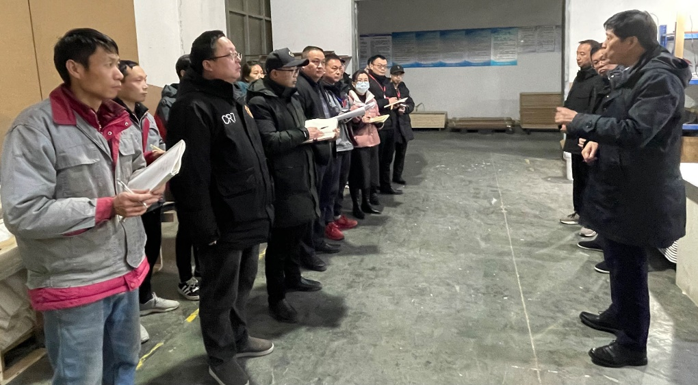 高标准严要求，守牢安全环保底线——J9九游会科技（江苏）有限公司生产现场工作会议